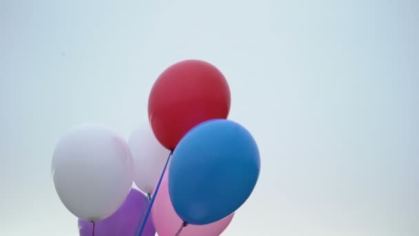 Colorful balloons at the evening — Stock Video