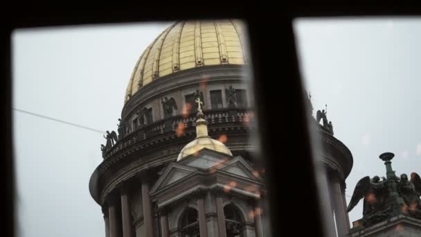艾萨克斯大教堂、 圣彼得堡在多雨的天气 — 图库视频影像