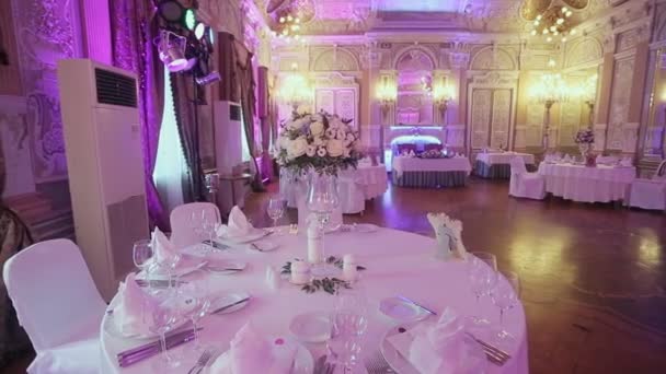 Dekoration für Hochzeitsgesellschaft im Palast — Stockvideo