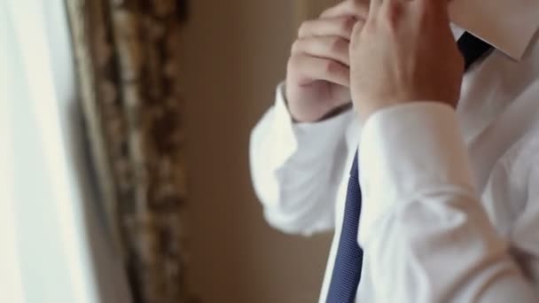 Young man wearing blue tie — Stock Video