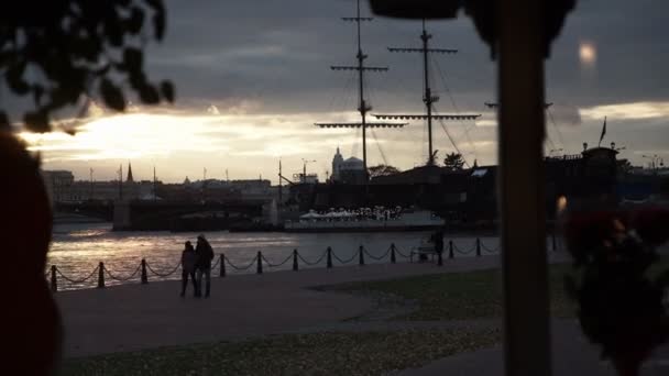 在日落时市河 — 图库视频影像