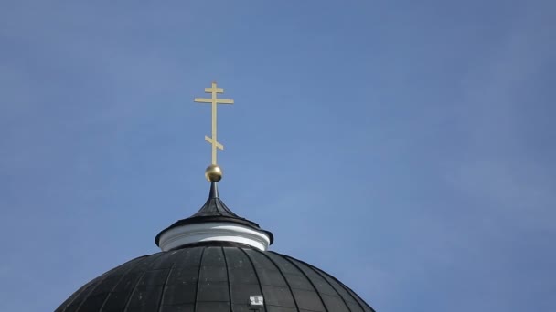 Хрест на куполі собору — стокове відео