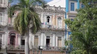 Eski taş bina canlı