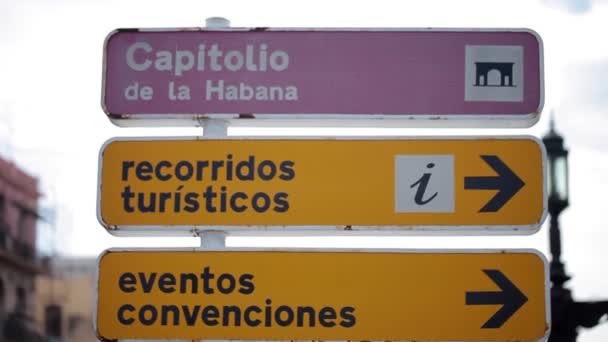 Road sign in Havana — Stock Video