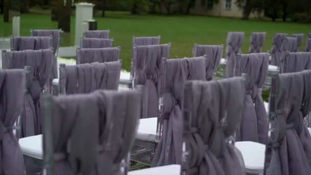 Chairs on wedding ceremony outdoors — Stock Video