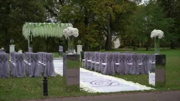 Wedding ceremony decoration outdoors — Stock Video