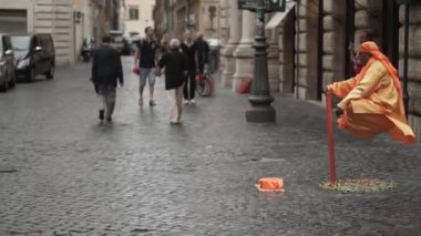 Rome, İtalya - 15 Eylül 2015: Cin bir sokakta bir Roma