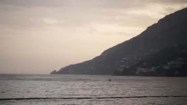 Amalfi Coast İtalya gün batımında