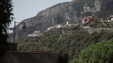 Bir Dağları'nda İtalyan şehri