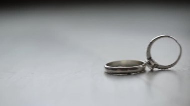İki jewerly yüzük