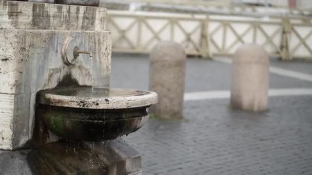 Brunnen zum Trinken in vatican, rom — Stockvideo