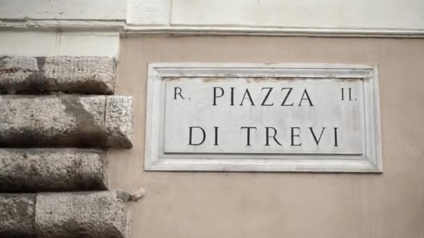 Piazza di Trevi sinal em Roma — Vídeo de Stock