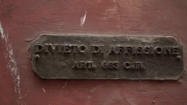 Divieto di affissione sign in Rome — стокове відео