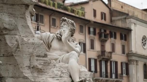 Skulptur in einer Straße von Rom — Stockvideo