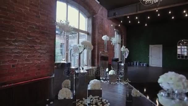 Upacara pernikahan dekorasi di dalam ruangan — Stok Video