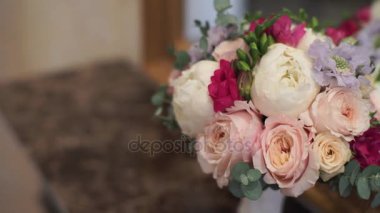 Ayna yakınındaki gelin buketi