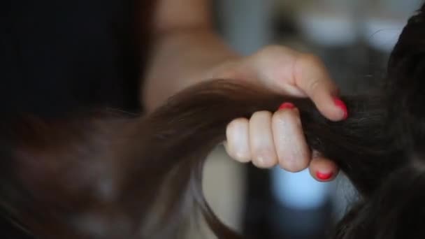 Coiffeur au travail 