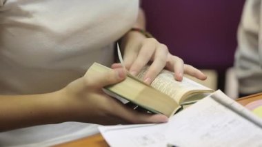 Öğrenci schoolbook Fransız dili ile