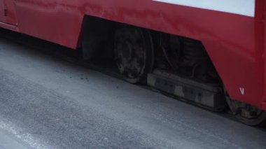 Bulutlu gün sürücülerine tramvay