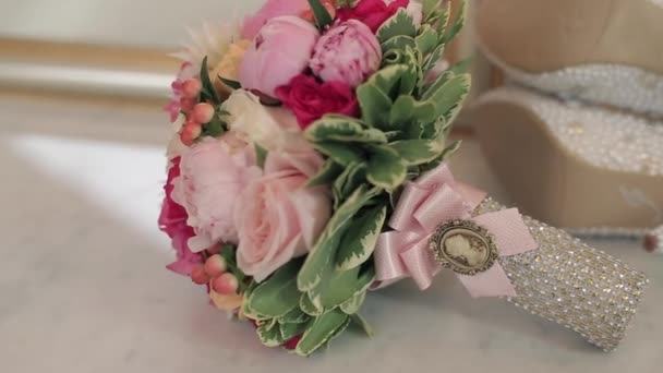 Bouquet de mariée et chaussures — Video