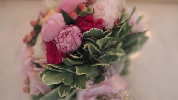 Bridal bouquet and earrings — Stock Video