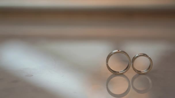 Dua cincin pernikahan — Stok Video