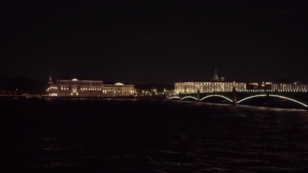 在涅瓦河上的圣彼得斯堡视图 — 图库视频影像