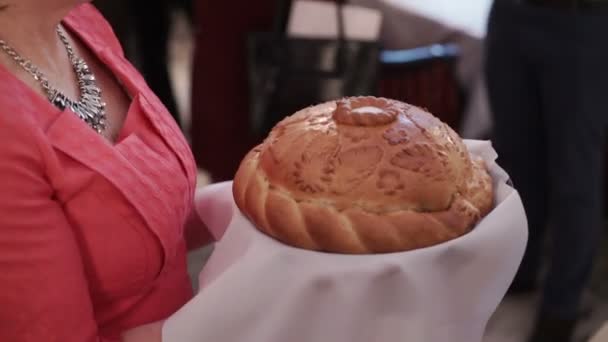 伝統的な結婚式のパン — ストック動画