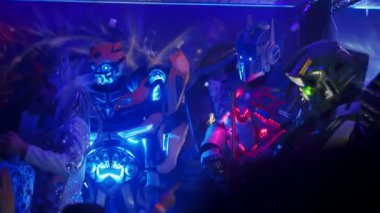 Saint-Petersburg, Rusya-23 Şubat 2017: Trafo robotlar gösteri