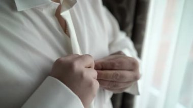 Buttoning beyaz gömlek uzun kol