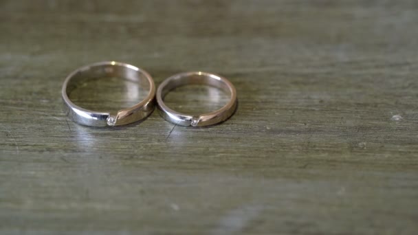 Paar van wedding rings — Stockvideo