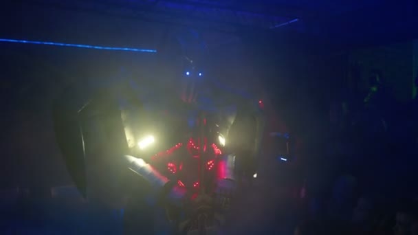 SAINT-PETERSBURG, RUSSIA - FEBRUARY 23, 2017: Transformer robots show — Stock Video