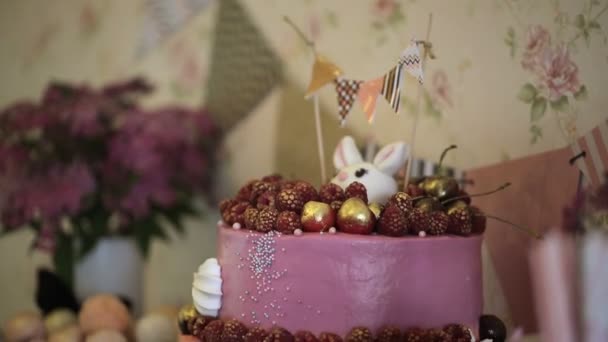 Triangle flags birthday decoration on celebration cake — Stock Video