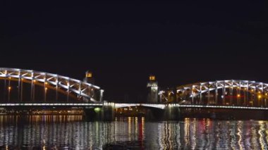 Şehir geceleri asma köprü