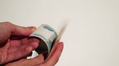 Rus para sayma kişi