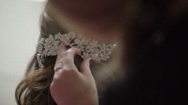 Kuaför Saç dekorasyonda koyar