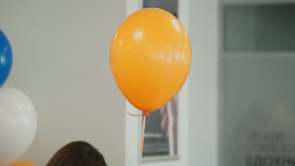 Ballon orange à l'intérieur — Video