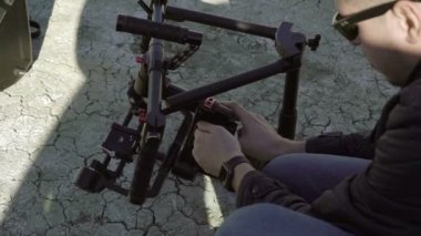 Kefe, Crimea - 18 Mayıs 2017: Kameraman ile elektronik steadicam