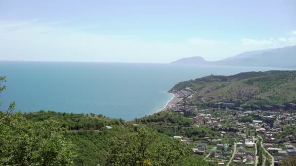 Cidade em uma costa — Vídeo de Stock