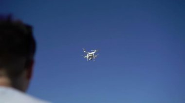 Pilot quadcopter kullanarak