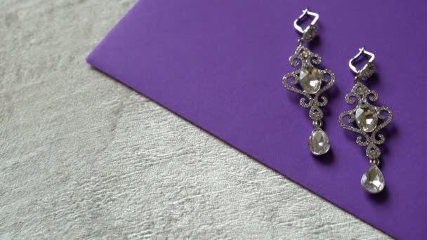 Belles boucles d'oreilles bijoux — Video