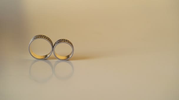 Wedding rings on a table — Stock Video