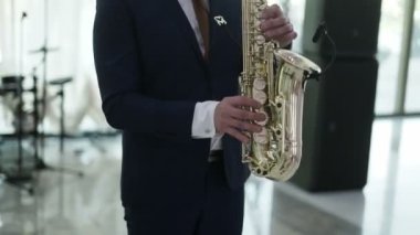 Saksofoncu bir sahnede