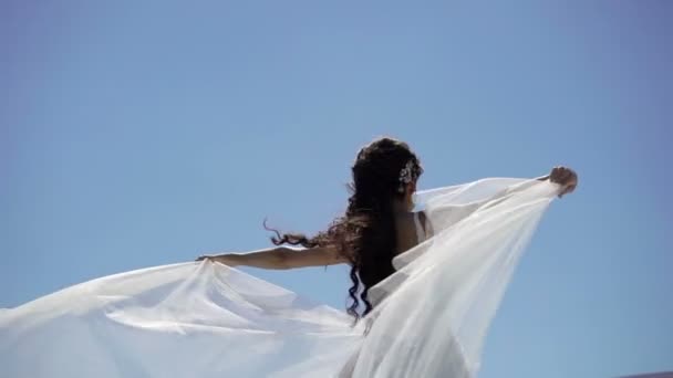 Невеста на яхте — стоковое видео