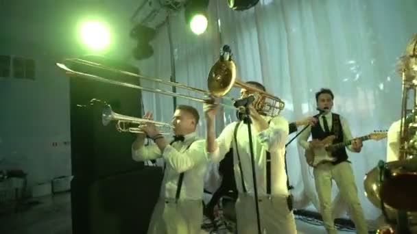 SAINT-PETERSBURG, RUSSIA, JUNE 17, 2017: Music band on a stage — Stock Video