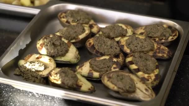 Prajirea avocado la bucătărie — Videoclip de stoc