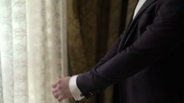 Adam giyen klasik ceket