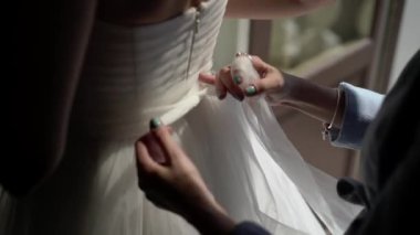 Yardım nedime gelin koymak üzerinde kemer