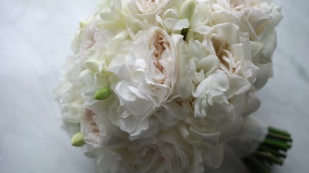 Bouquet de mariée sur marbre — Video