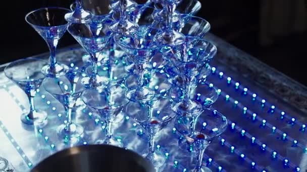 Pyramid of glasses with champagne — Stock Video